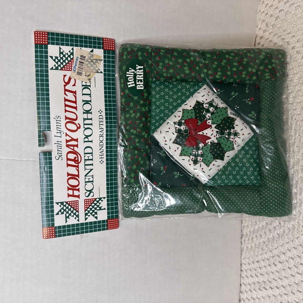 NOS NWT Vintage 90's Sarah Lynn's Holiday Quilts Scented Potholder - Holly Berry
